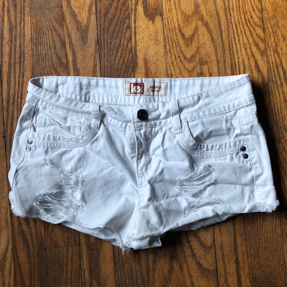 L.e.i. Ashley lowrise shorts size 3 regular
